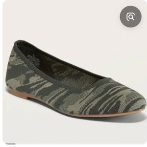 Old Navy knit camouflage flats, Sz 9.5, NWT